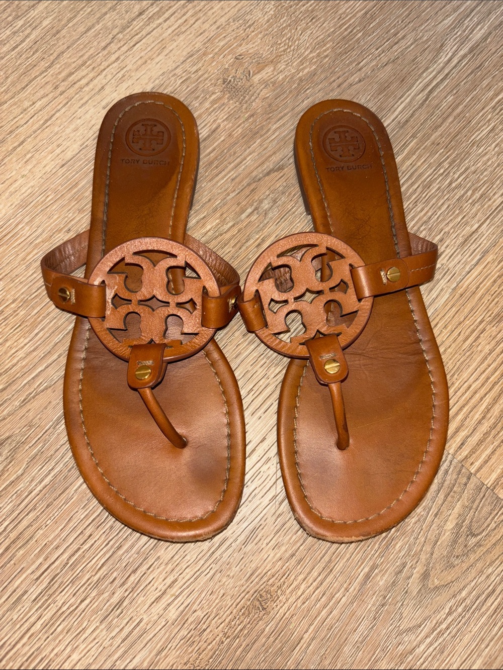 Tory Burch Brown Leather Logo Thong Sandals size 8 comfortable cognac tan gold